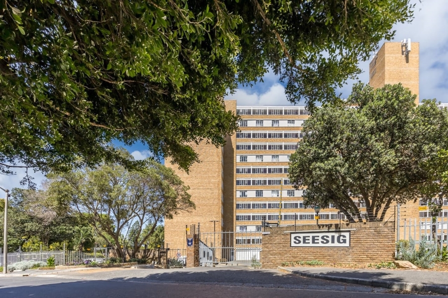 2 Bedroom Property for Sale in Loevenstein Western Cape